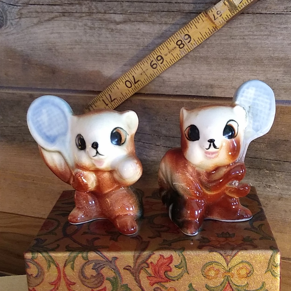 VINTAGE Chipmunk salt and pepper shakers.